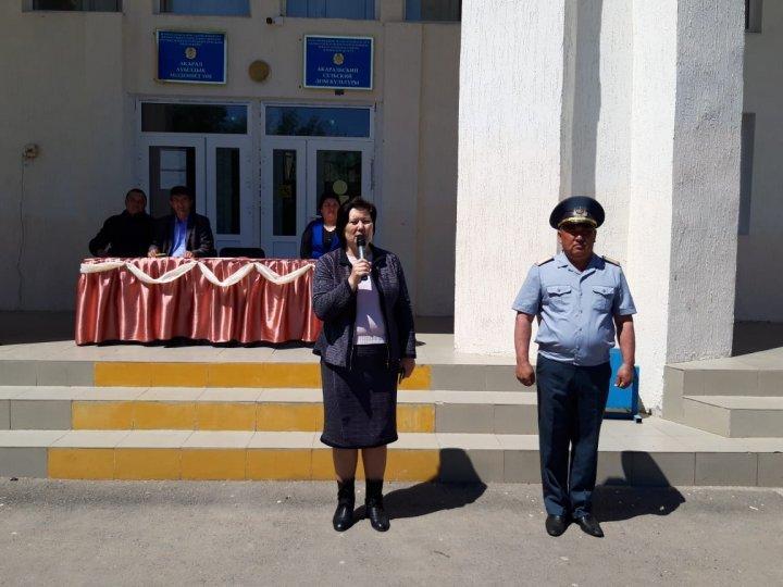 Мектепішілік "Саппен жүріп ән айту" байқауы